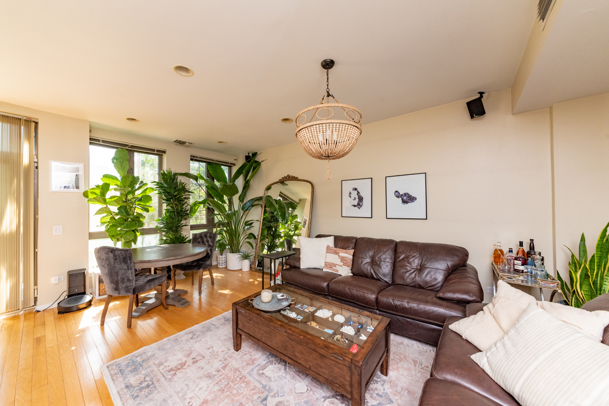 400 N CLINTON Street 307
