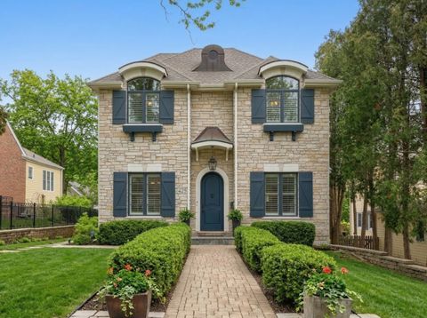 Photo of 425 S Quincy Avenue, Hinsdale, IL 60521 (MLS # 12588661)