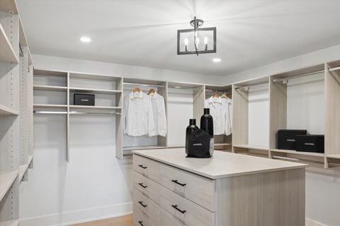 Tiny photo for 580 S Kearsage Avenue, Elmhurst, IL 60126 (MLS # 12583715)