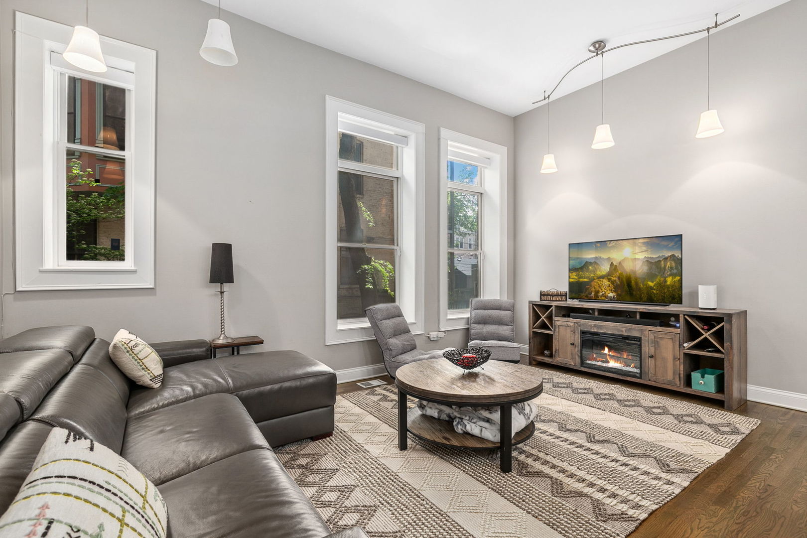 2017 W Evergreen Avenue 102