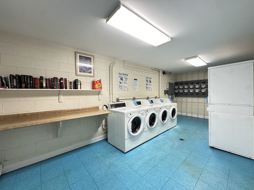 4543 N Dover Street 1B