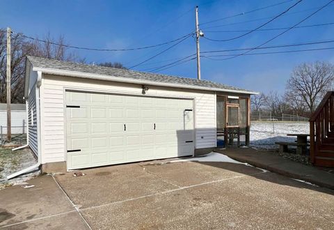 Tiny photo for 217 W 17th Avenue, Milan, IL 61264 (MLS # 100000118)