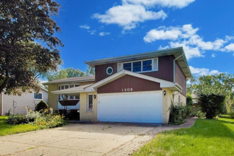 Tiny photo for 1509 E Thayer Street, Mount Prospect, IL 60056 (MLS # 12763780)