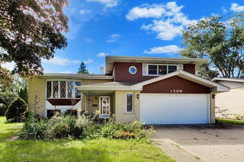 Tiny photo for 1509 E Thayer Street, Mount Prospect, IL 60056 (MLS # 12763780)