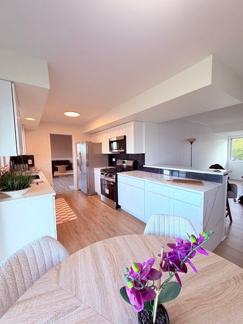 Tiny photo for 1670 N Douglas Court, Arlington Heights, IL 60004 (MLS # 12553416)