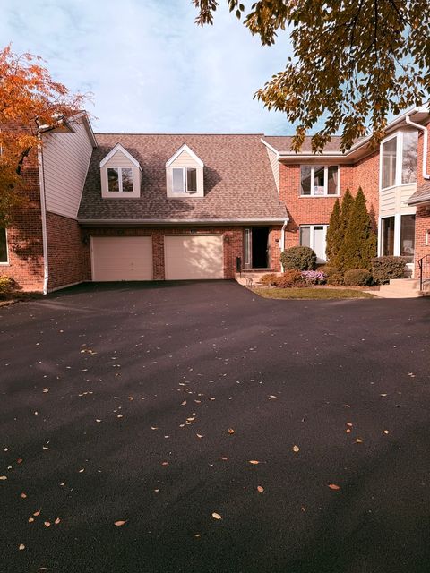 Photo of 1670 N Douglas Court, Arlington Heights, IL 60004 (MLS # 12553416)