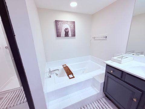 Tiny photo for 1670 N Douglas Court, Arlington Heights, IL 60004 (MLS # 12553416)