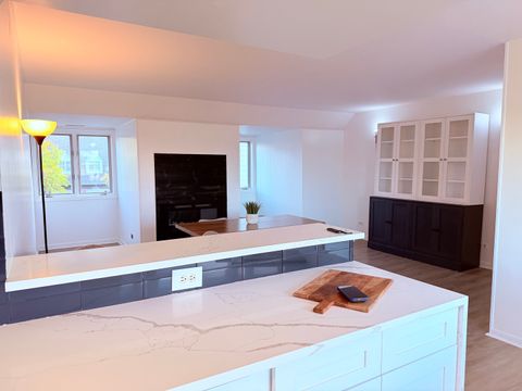 Tiny photo for 1670 N Douglas Court, Arlington Heights, IL 60004 (MLS # 12553416)