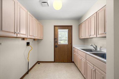 Tiny photo for 9 Buckingham Drive, Sugar Grove, IL 60554 (MLS # 12687602)