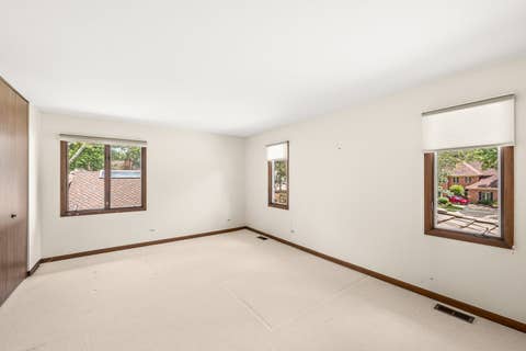 Tiny photo for 9 Buckingham Drive, Sugar Grove, IL 60554 (MLS # 12687602)