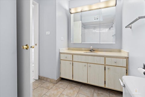 Tiny photo for 1500 Robin Circle #306, Hoffman Estates, IL 60169 (MLS # 12763456)
