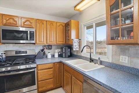 Tiny photo for 394 Northgate Road, Lindenhurst, IL 60046 (MLS # 12593828)