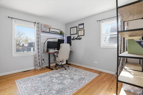 Tiny photo for 394 Northgate Road, Lindenhurst, IL 60046 (MLS # 12593828)