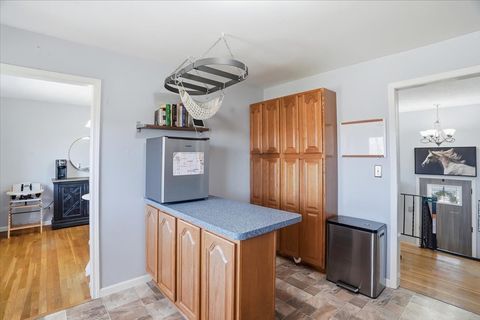 Tiny photo for 394 Northgate Road, Lindenhurst, IL 60046 (MLS # 12593828)