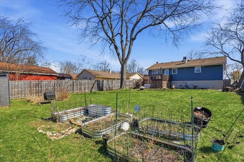 Tiny photo for 394 Northgate Road, Lindenhurst, IL 60046 (MLS # 12593828)