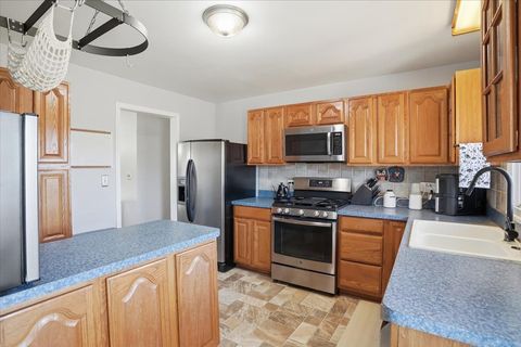 Tiny photo for 394 Northgate Road, Lindenhurst, IL 60046 (MLS # 12593828)