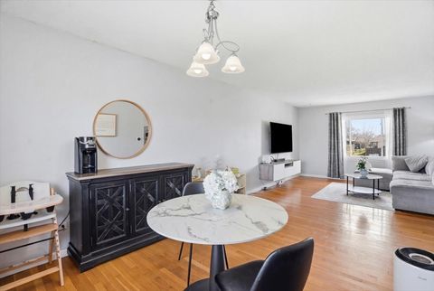 Tiny photo for 394 Northgate Road, Lindenhurst, IL 60046 (MLS # 12593828)