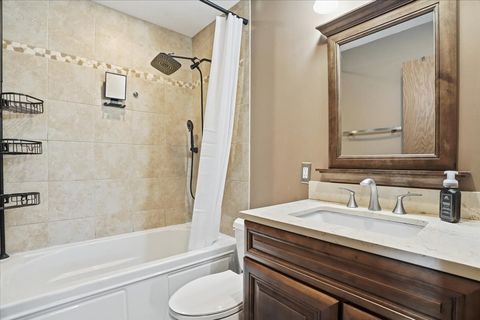 Tiny photo for 394 Northgate Road, Lindenhurst, IL 60046 (MLS # 12593828)