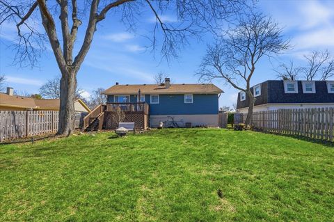 Tiny photo for 394 Northgate Road, Lindenhurst, IL 60046 (MLS # 12593828)