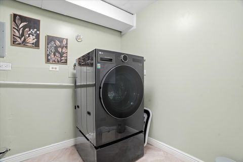 Tiny photo for 394 Northgate Road, Lindenhurst, IL 60046 (MLS # 12593828)