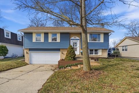 Tiny photo for 394 Northgate Road, Lindenhurst, IL 60046 (MLS # 12593828)
