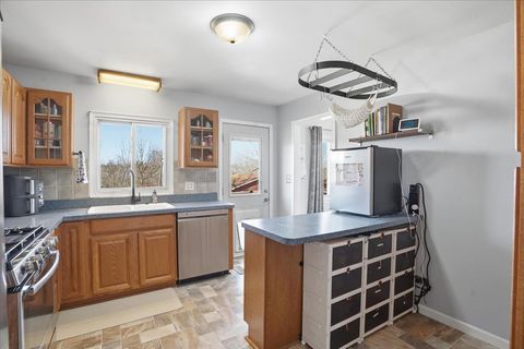 Tiny photo for 394 Northgate Road, Lindenhurst, IL 60046 (MLS # 12593828)