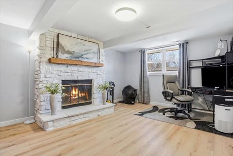 Tiny photo for 394 Northgate Road, Lindenhurst, IL 60046 (MLS # 12593828)