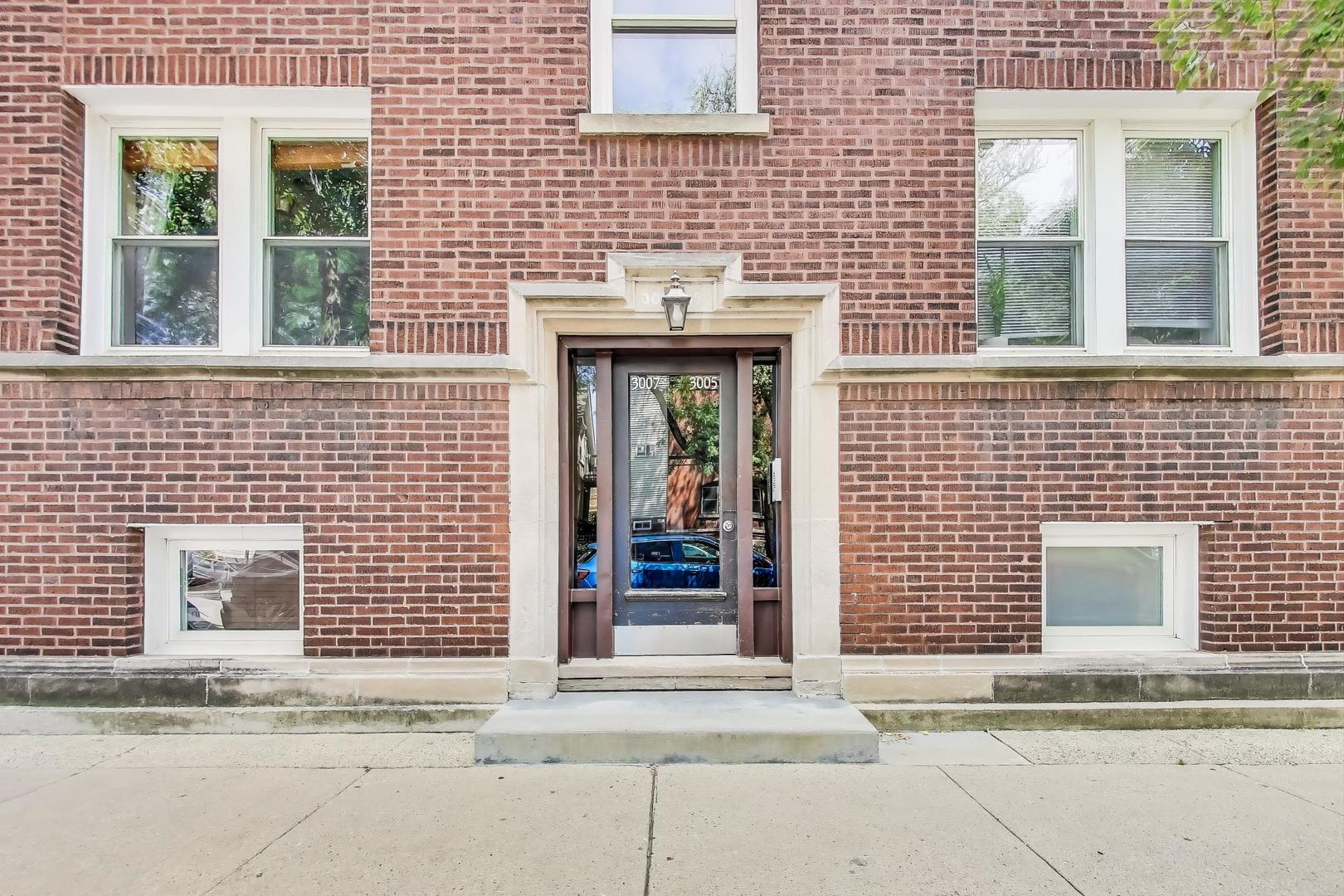 3005 N Clifton Avenue 201