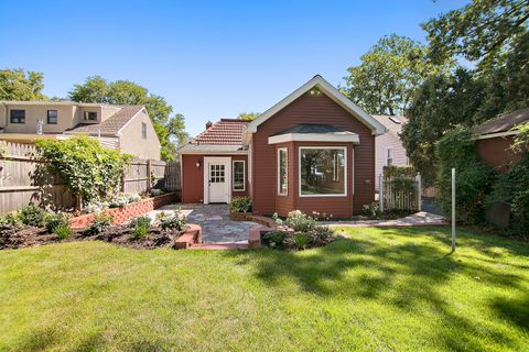 A home in Glen Ellyn