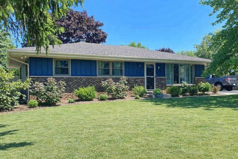 Photo of 535 Thompson Avenue, Winthrop Harbor, IL 60096 (MLS # 12592965)