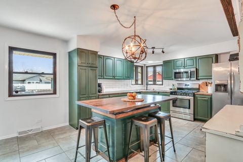 Tiny photo for 535 Thompson Avenue, Winthrop Harbor, IL 60096 (MLS # 12592965)