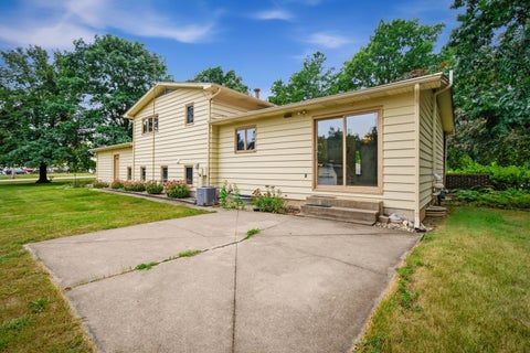 Tiny photo for 8 Hawthorne Drive, Oswego, IL 60543 (MLS # 12759542)