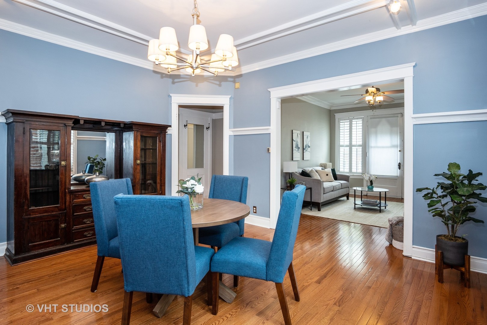 1208 W WAVELAND Avenue 1