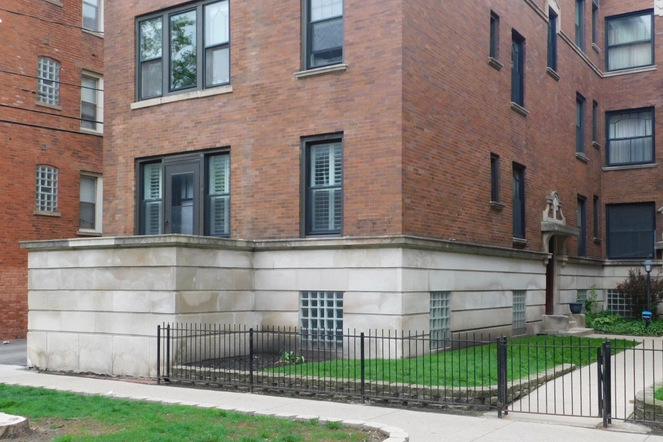 1208 W WAVELAND Avenue 1