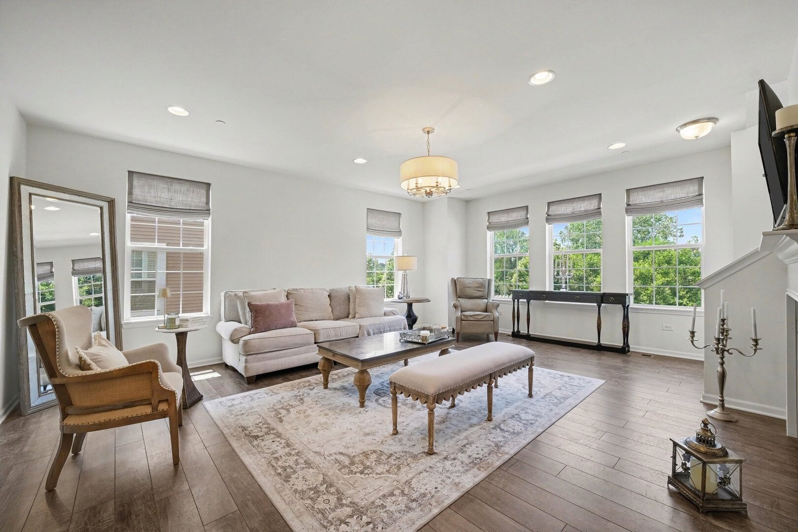 2492 Huntleigh Lane
