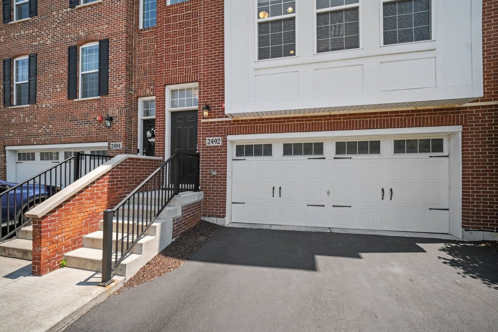 2492 Huntleigh Lane