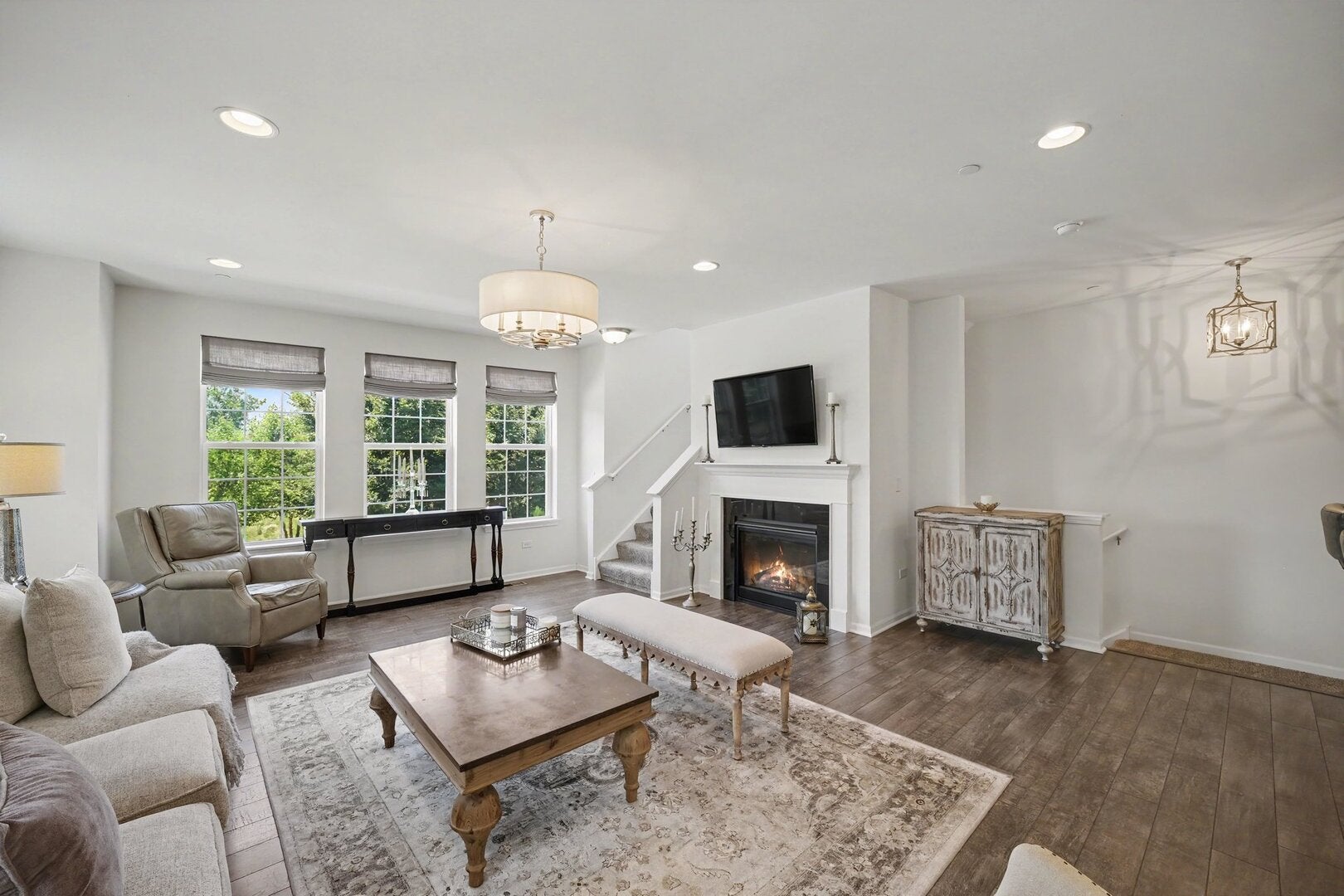 2492 Huntleigh Lane