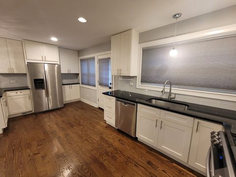 Tiny photo for 2036 W MORSE Avenue #D, Chicago, IL 60645 (MLS # 12490715)