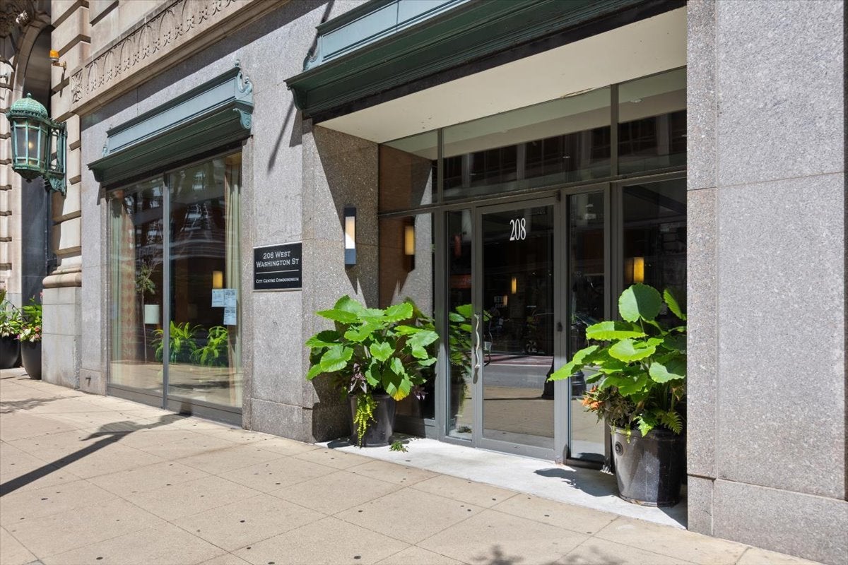 208 W Washington Street 2013