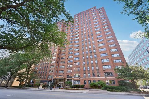 Photo of 2909 N SHERIDAN Road #908, Chicago, IL 60657 (MLS # 12491091)