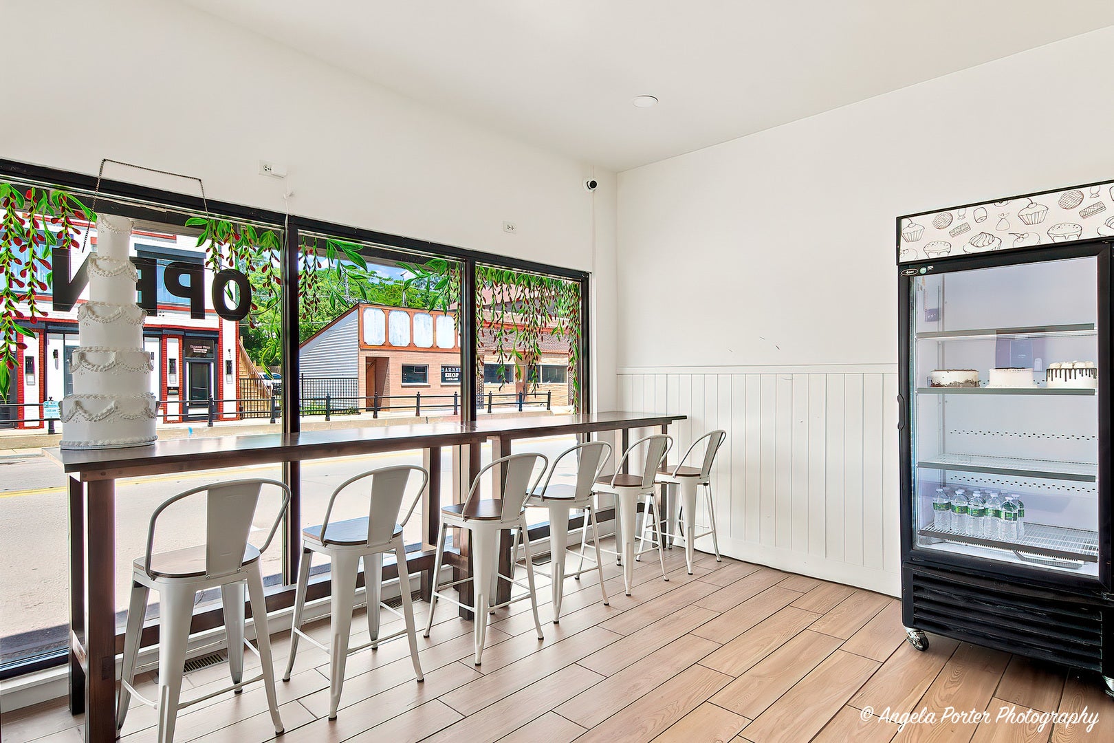 27 E Grand Avenue