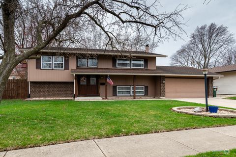 Photo of 67 Kenilworth Avenue, Elk Grove Village, IL 60007 (MLS # 12608161)