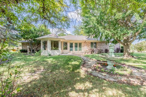 Tiny photo for 154 E US Highway 34, Mendota, IL 61342 (MLS # 12407098)