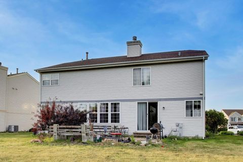 Tiny photo for 1669 Montclair Drive, Elgin, IL 60123 (MLS # 12663061)