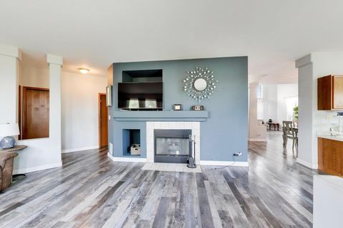 Tiny photo for 1669 Montclair Drive, Elgin, IL 60123 (MLS # 12663061)
