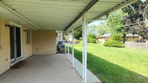 Tiny photo for 720 Ambleside Road, Des Plaines, IL 60016 (MLS # 12471325)