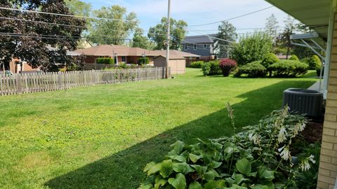Tiny photo for 720 Ambleside Road, Des Plaines, IL 60016 (MLS # 12471325)