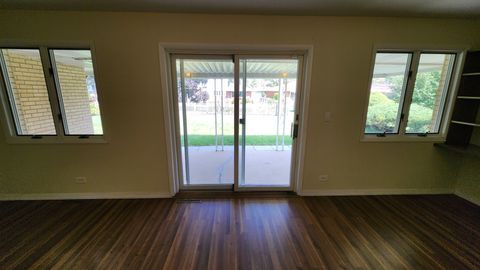 Tiny photo for 720 Ambleside Road, Des Plaines, IL 60016 (MLS # 12471325)