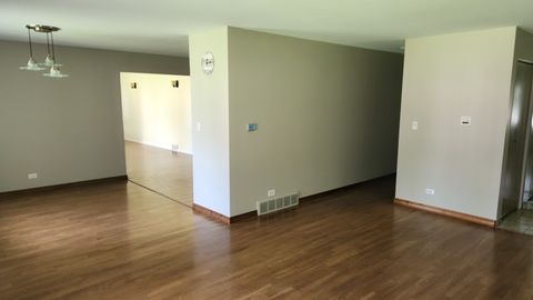 Tiny photo for 720 Ambleside Road, Des Plaines, IL 60016 (MLS # 12471325)