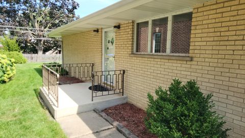 Tiny photo for 720 Ambleside Road, Des Plaines, IL 60016 (MLS # 12471325)